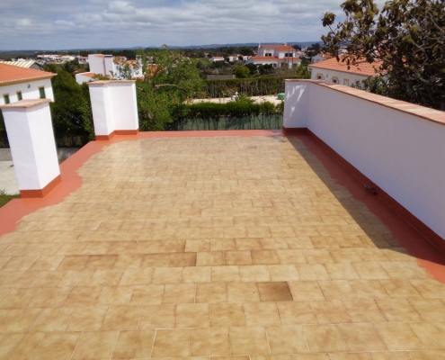 Roof terrace primed, walls filled and painted